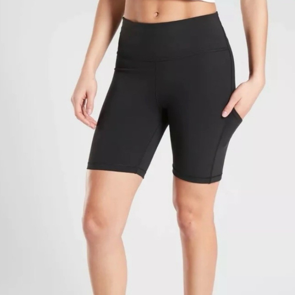 ATHLETA Black Ultimate Stash Pocket 7" Short Active Workout Running Biker Size S
